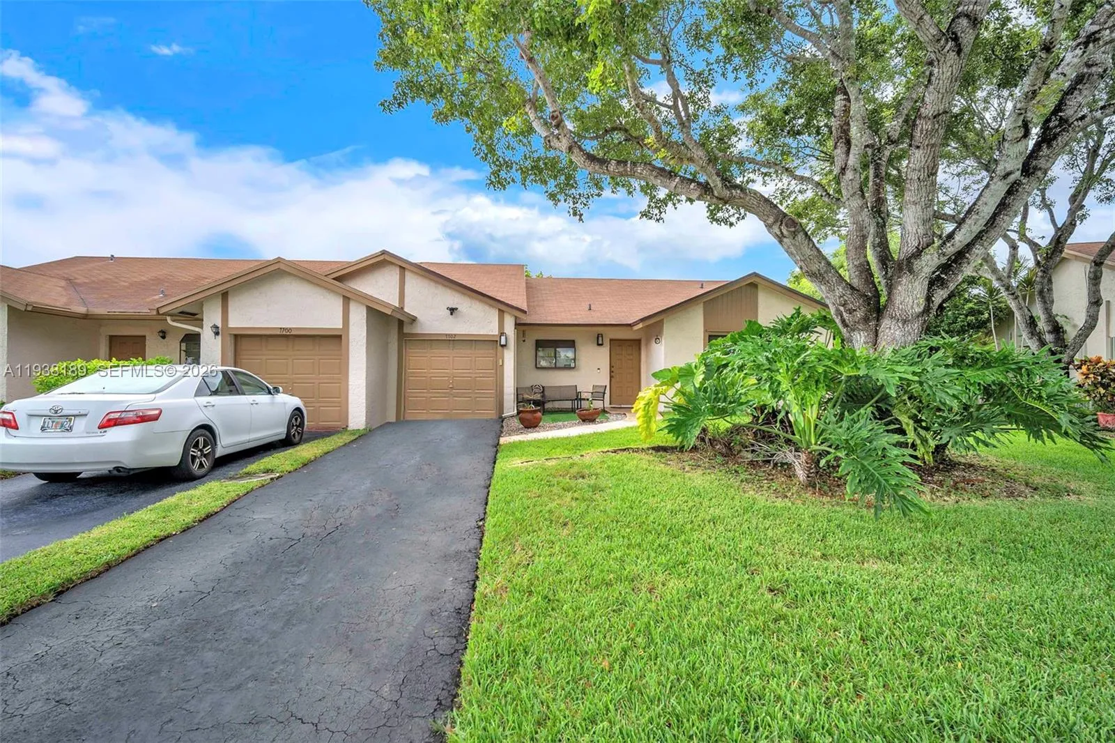 2 bedroom 2 bath for sale at 7702 NW 60th St, Tamarac FL 33321