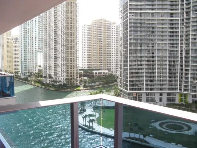 2 bedroom 2 bath for sale at 200 Biscayne Boulevard Way # 906, Miami FL 33131