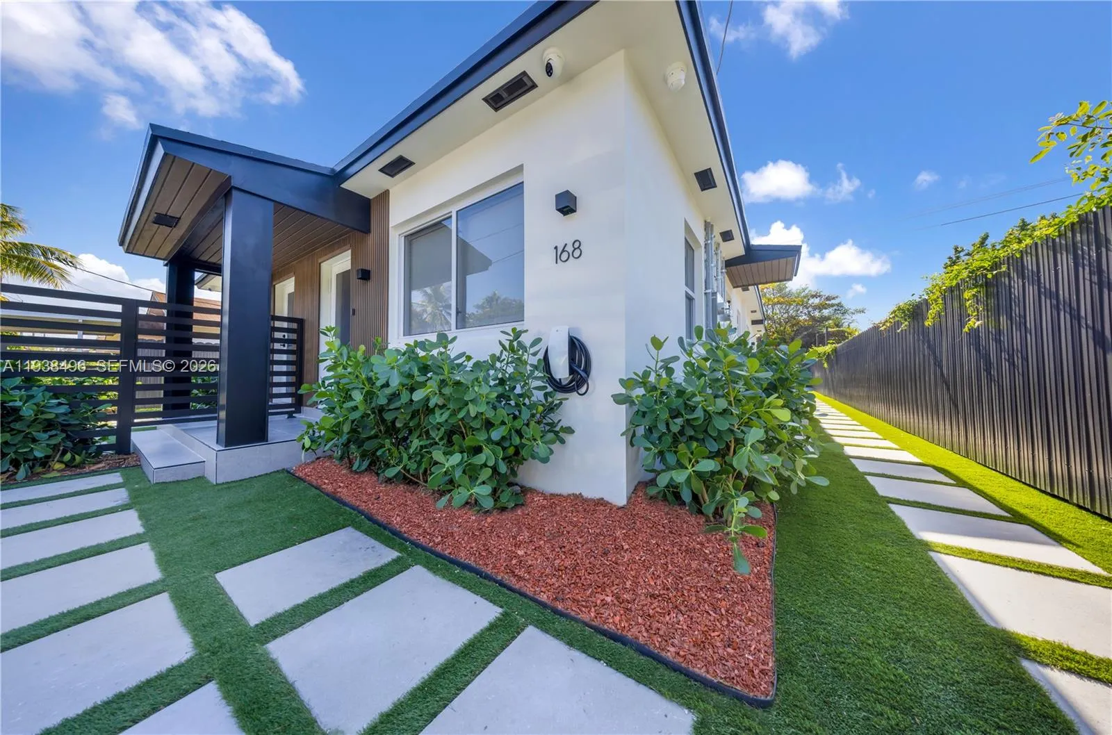 166 NW 41st St, Miami FL 33127