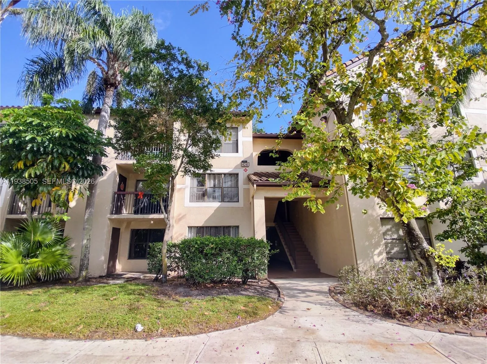 1 bedroom 1 bath for sale at 4401 W Mcnab Rd # 31, Pompano Beach FL 33069