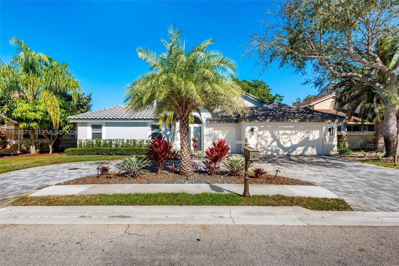 15221 N Laurel Ln N, Pembroke Pines FL 33027