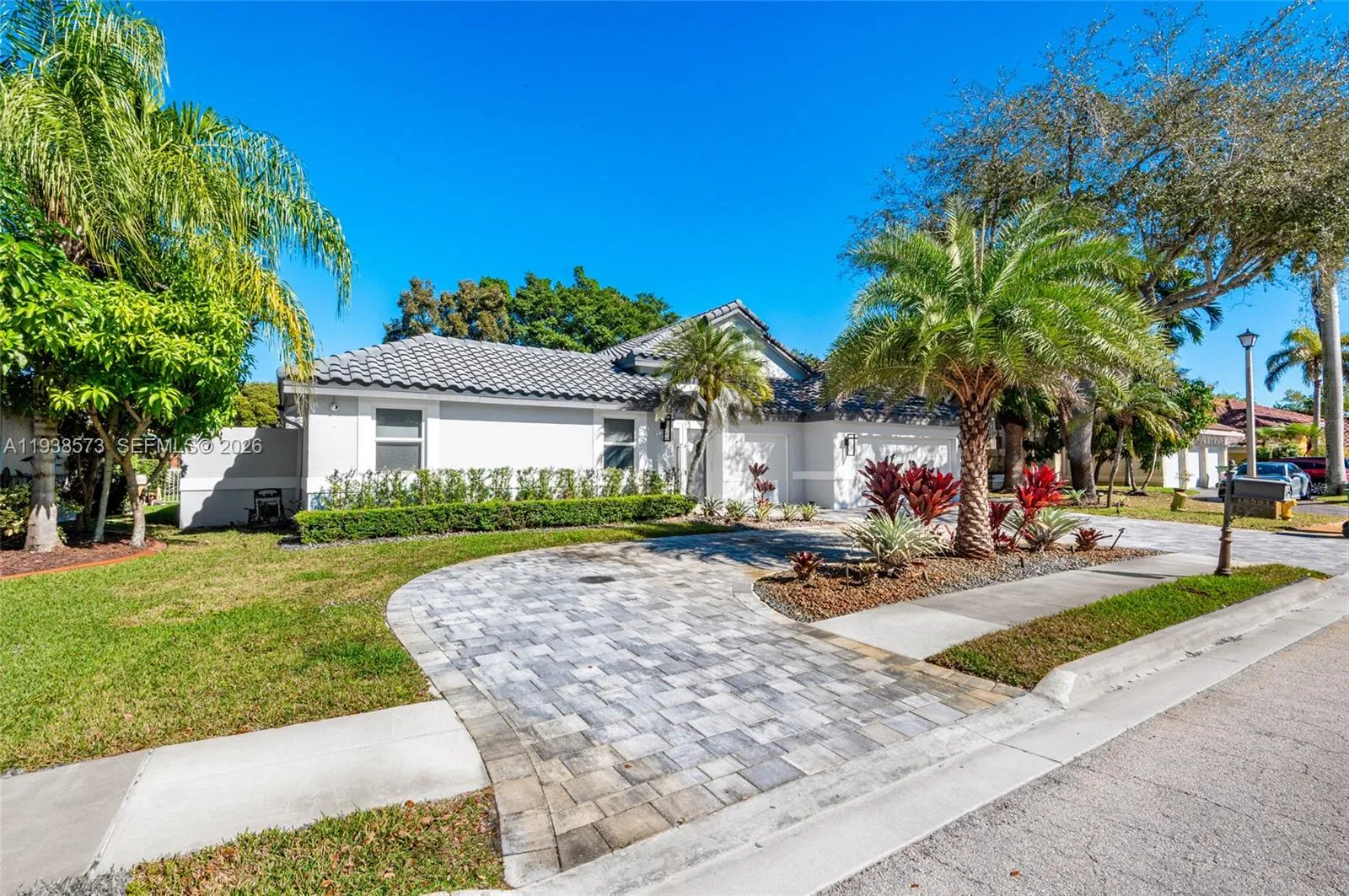 15221 N Laurel Ln N, Pembroke Pines FL 33027