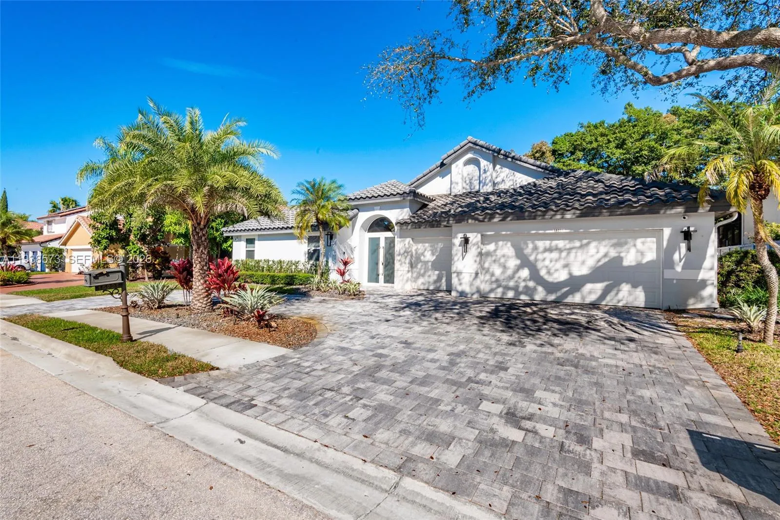 15221 N Laurel Ln N, Pembroke Pines FL 33027
