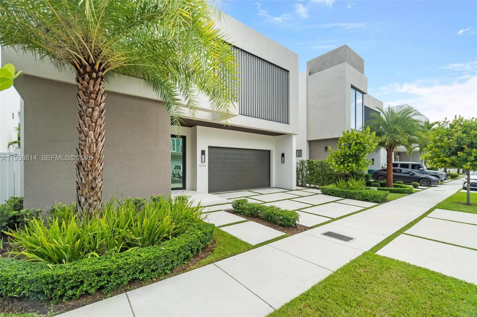 5 bedroom 5 bath for sale at 10536 NW 67th Ter, Doral FL 33178