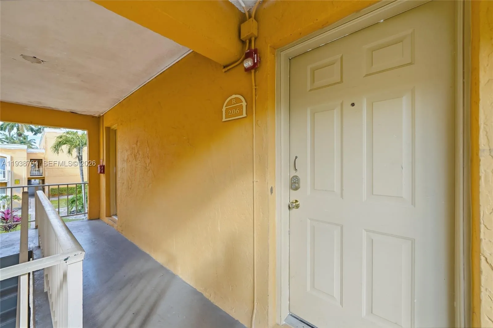 2 bedroom 2 bath for sale at 17901 NW 68th Ave # R206, Hialeah FL 33015