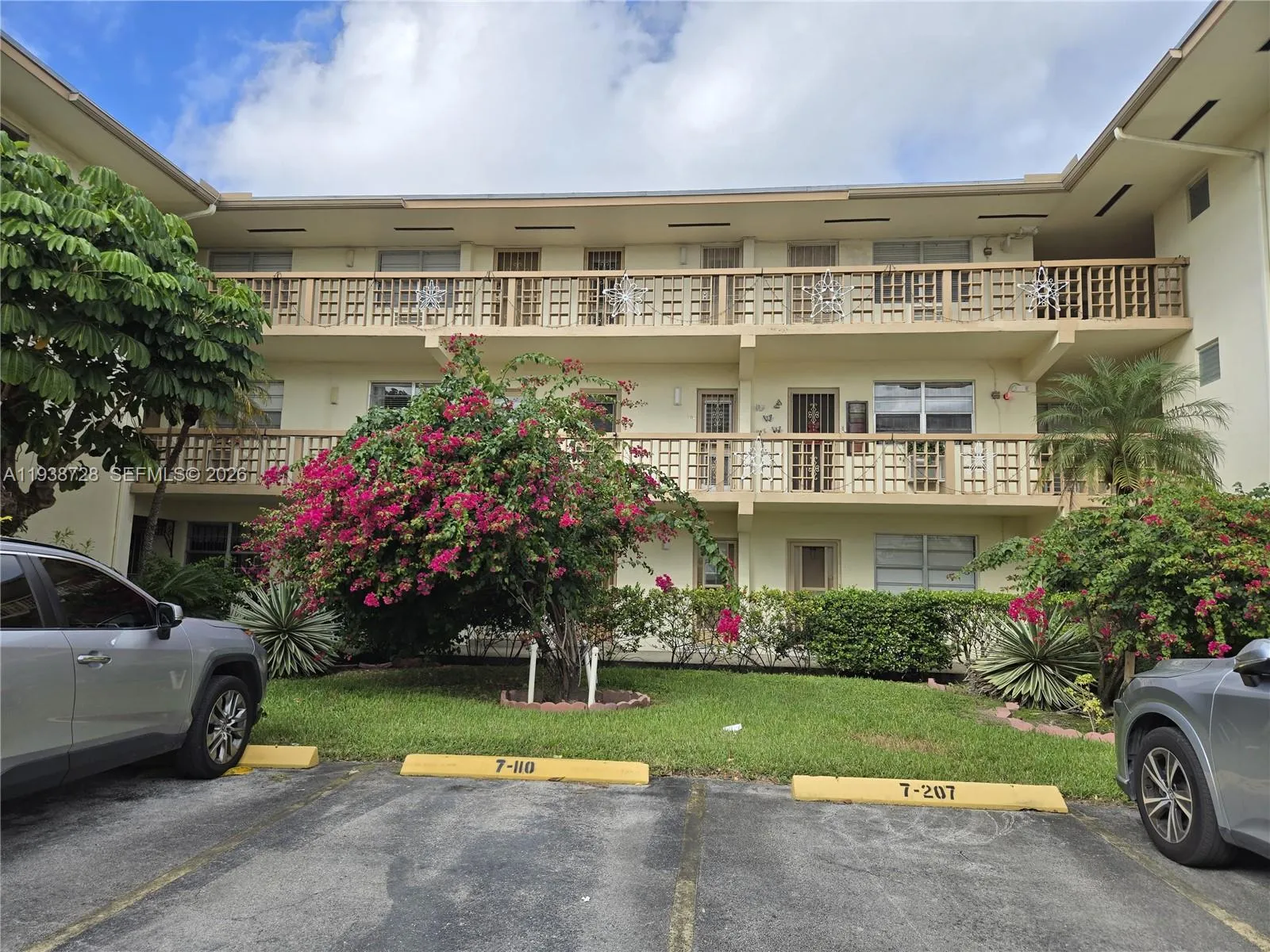 1 bedroom 1 bath for sale at 16801 NE 13th Ave # 210, Miami FL 33162