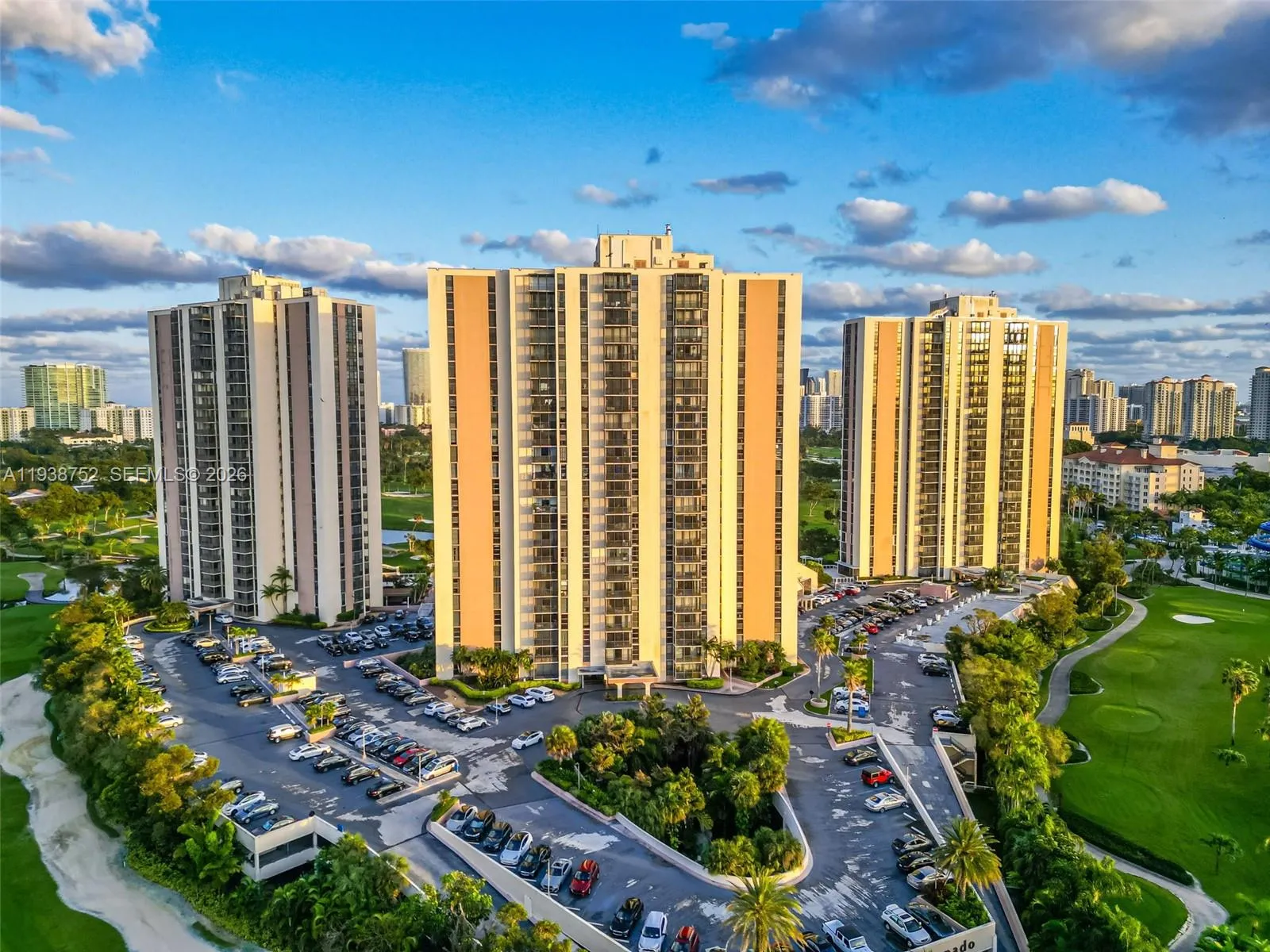 1 bedroom 1 bath for sale at 20367 W Country Club Dr # L25, Aventura FL 33180