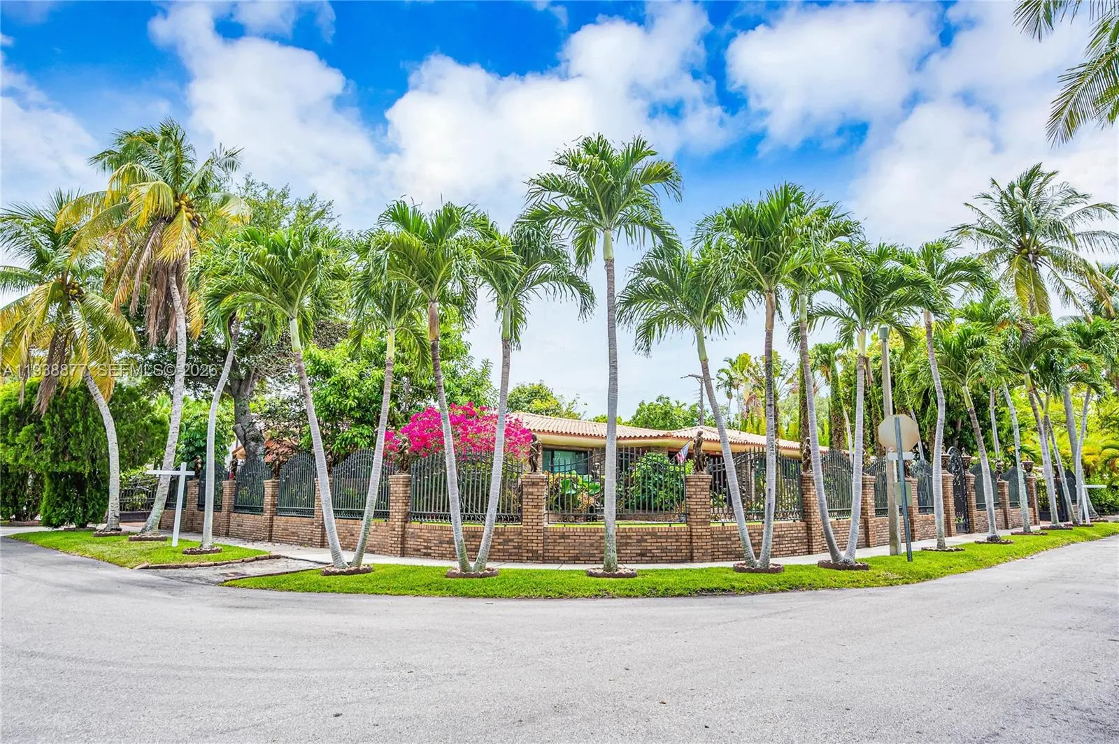 4 bedroom 4 bath for sale at 110 W Shore Dr W, Miami FL 33133