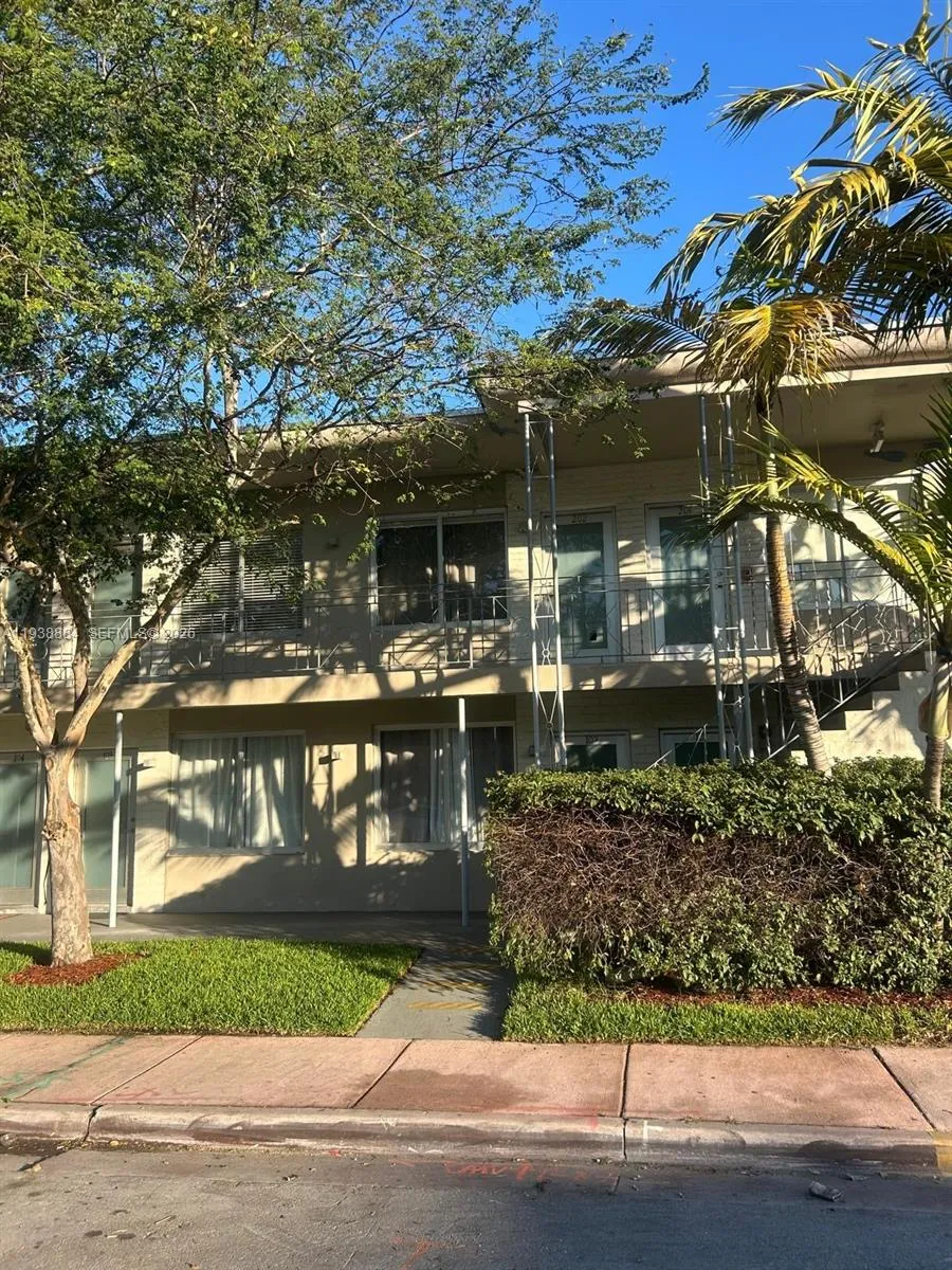 1 bedroom 1 bath for sale at 801 15th St # 202, Miami Beach FL 33139