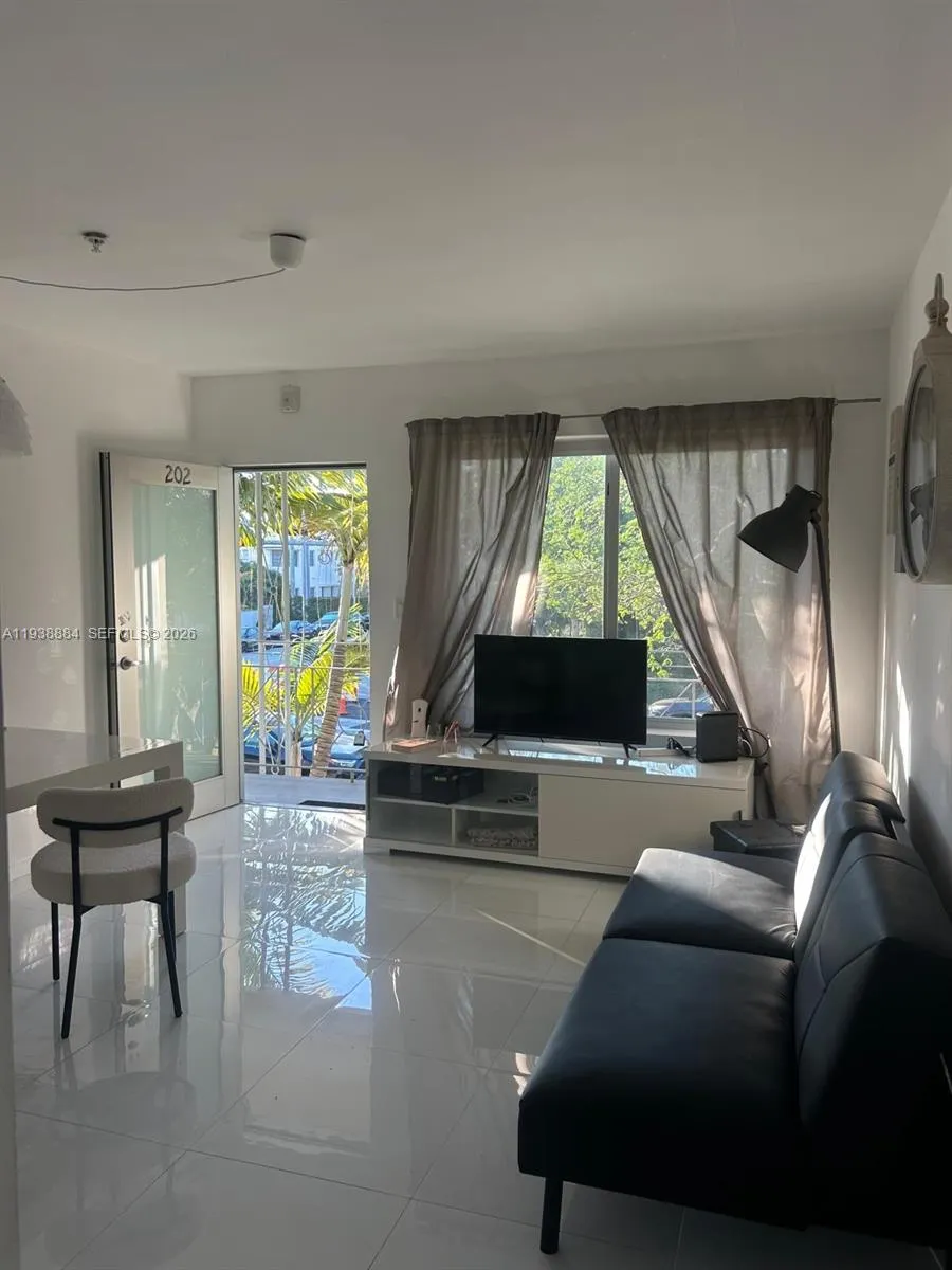 801 15th St # 202, Miami Beach FL 33139