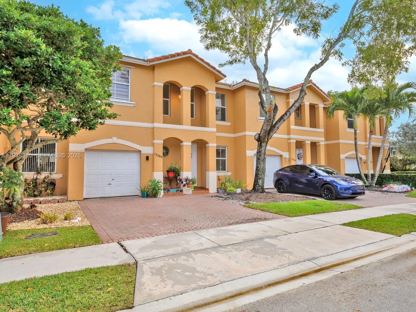 13564 NW 7th St, Pembroke Pines FL 33028