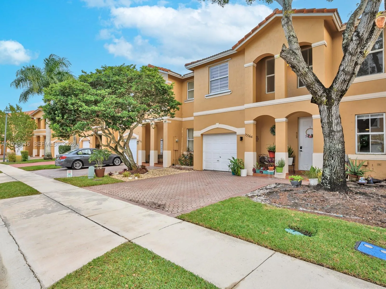 13564 NW 7th St, Pembroke Pines FL 33028