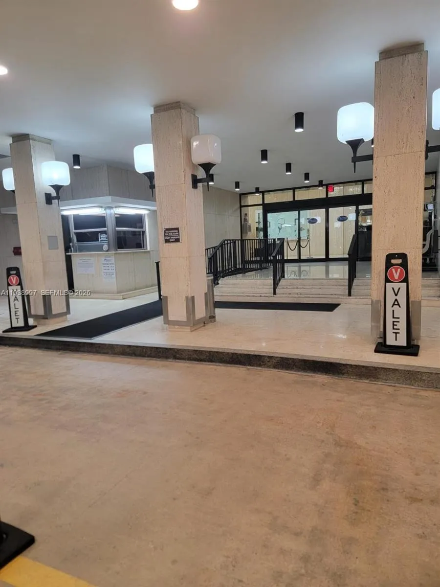 500 Three Islands Blvd # 709, Hallandale Beach FL 33009