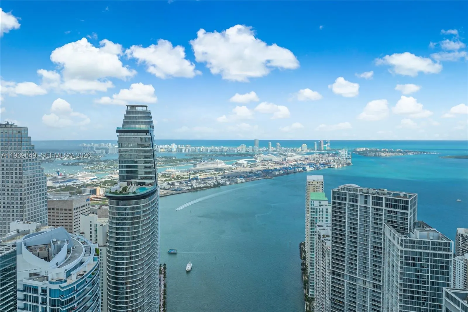 3 bedroom 2 bath for sale at 31 SE 5th St # 3918, Miami FL 33131
