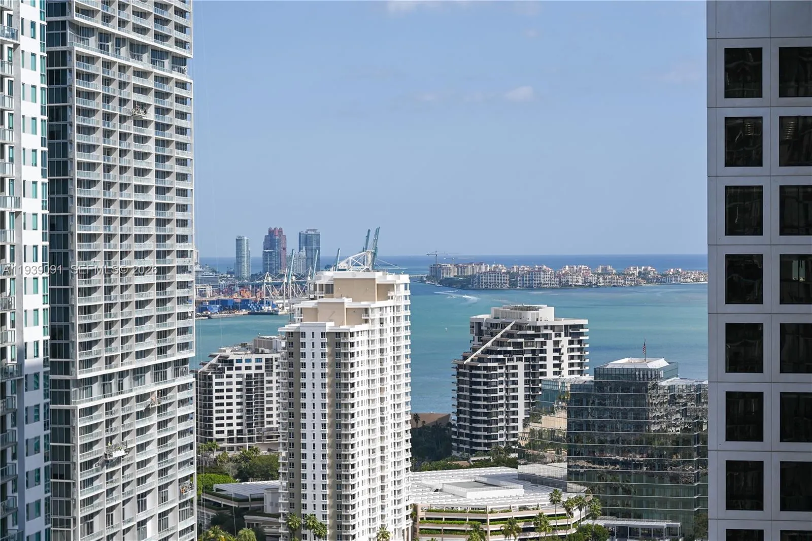2 bedroom 2 bath for sale at 68 SE 6TH ST # 2507, Miami FL 33131