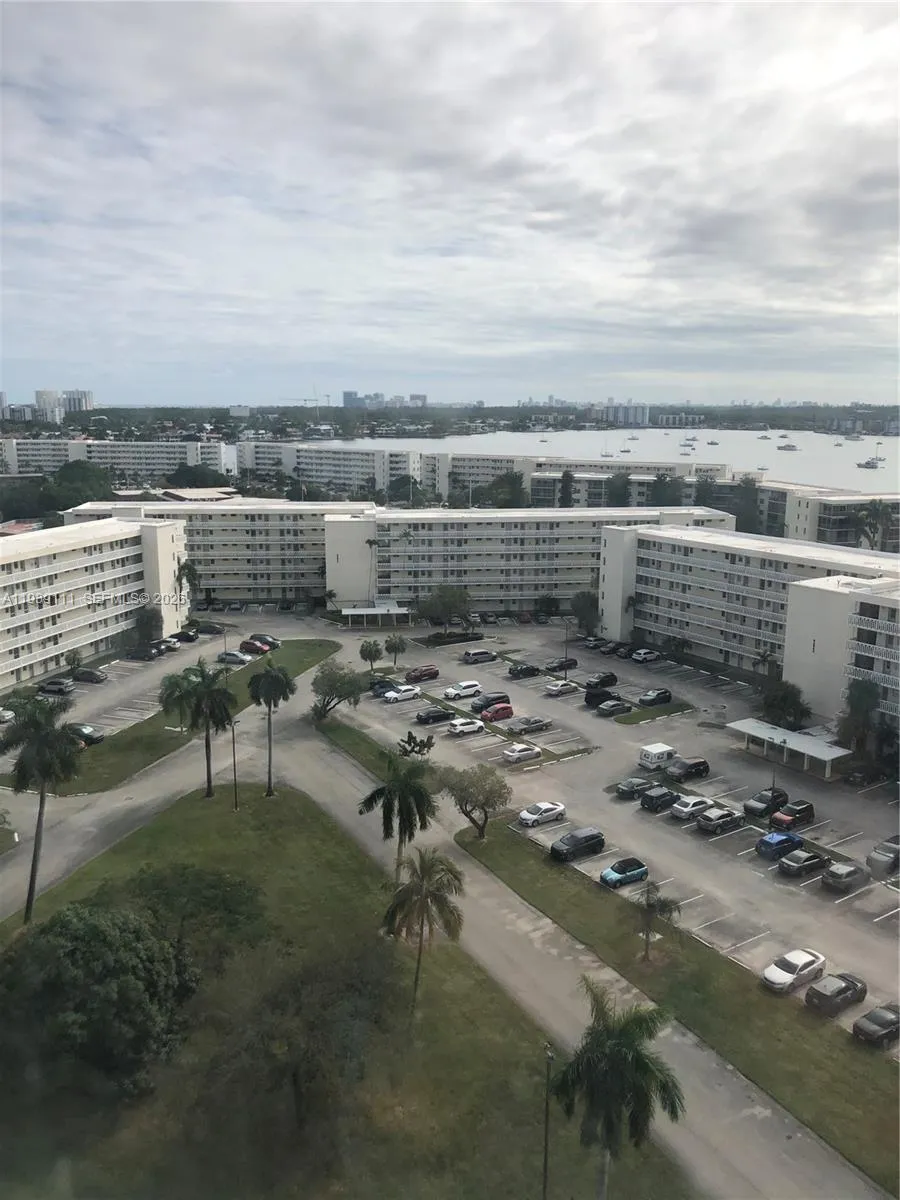 18011 Biscayne Blvd # 1403, Aventura FL 33160