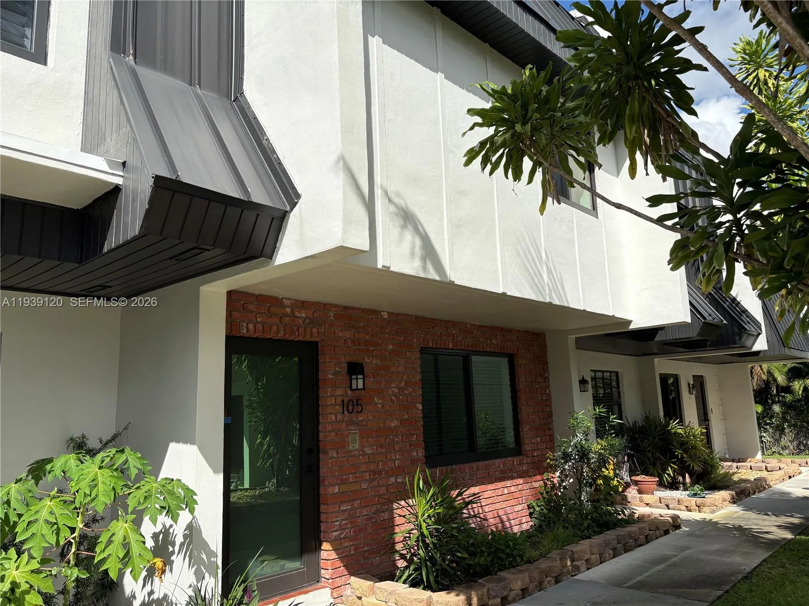 2 bedroom 2 bath for sale at 5555 SW Ludlam Rd # 105, South Miami FL 33155