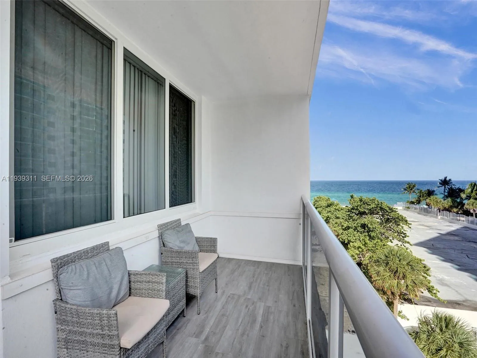 1 bedroom 1 bath for sale at 3725 S Ocean Dr # 520, Hollywood FL 33019