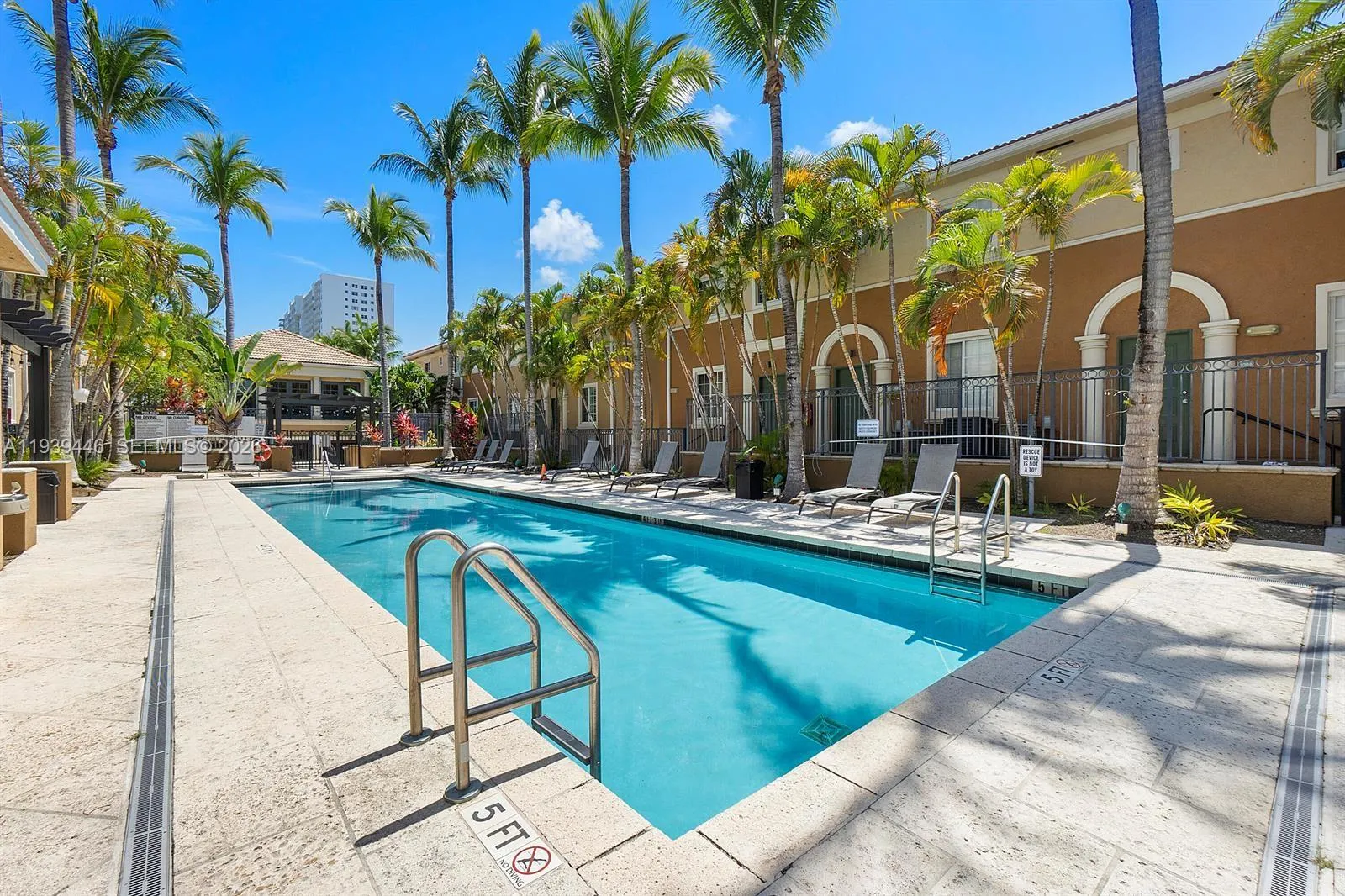 2861 NE 185th St # 302, Aventura FL 33180