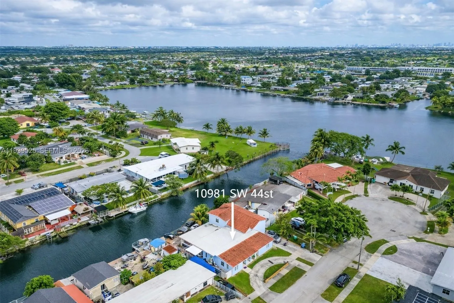 7 bedroom 4 bath for sale at 10981 SW 44th St, Miami FL 33165