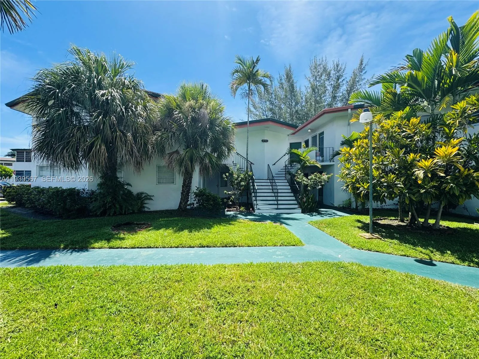 1 bedroom 1 bath for sale at 18740 NE 18th Ave # 142, Miami FL 33179