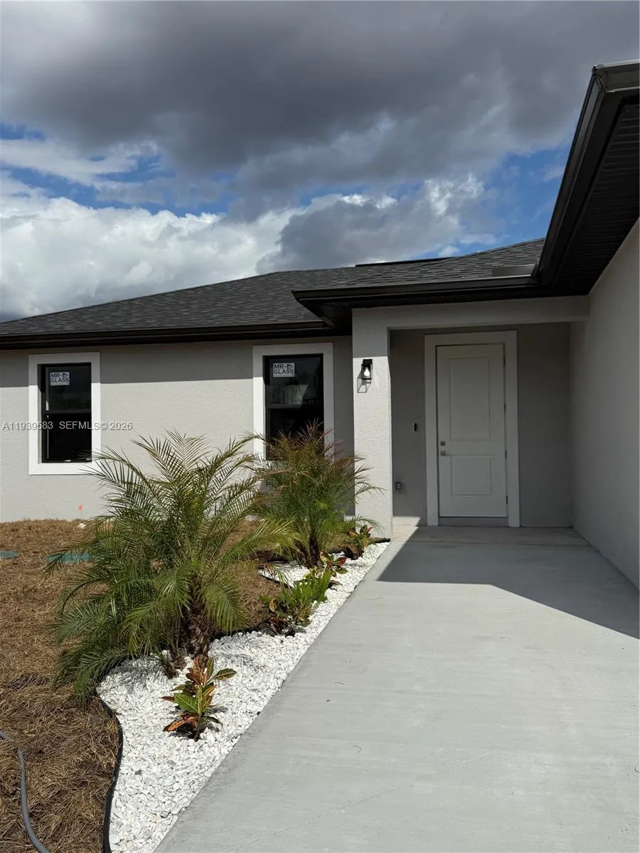 1048 Jay Ct, La Belle FL 33935