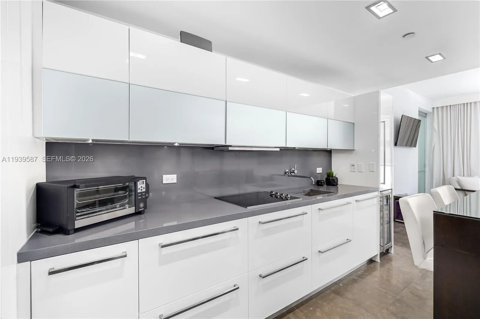 220 21st St # 507, Miami Beach FL 33139