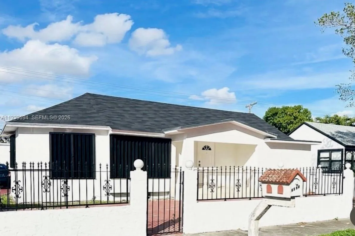 7 bedroom 5 bath for sale at 6537 SW 39th Ter, Miami FL 33155