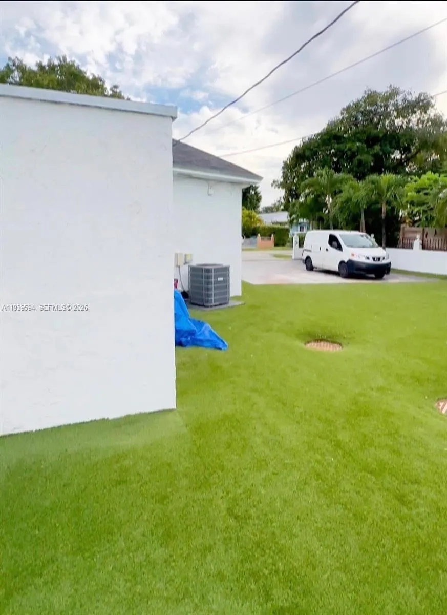 6537 SW 39th Ter, Miami FL 33155