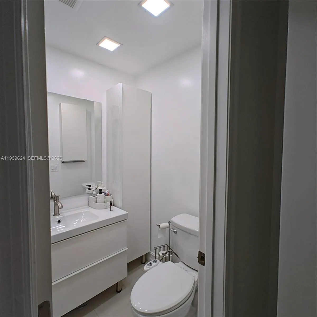 2750 NE 183rd St # 301, Aventura FL 33160