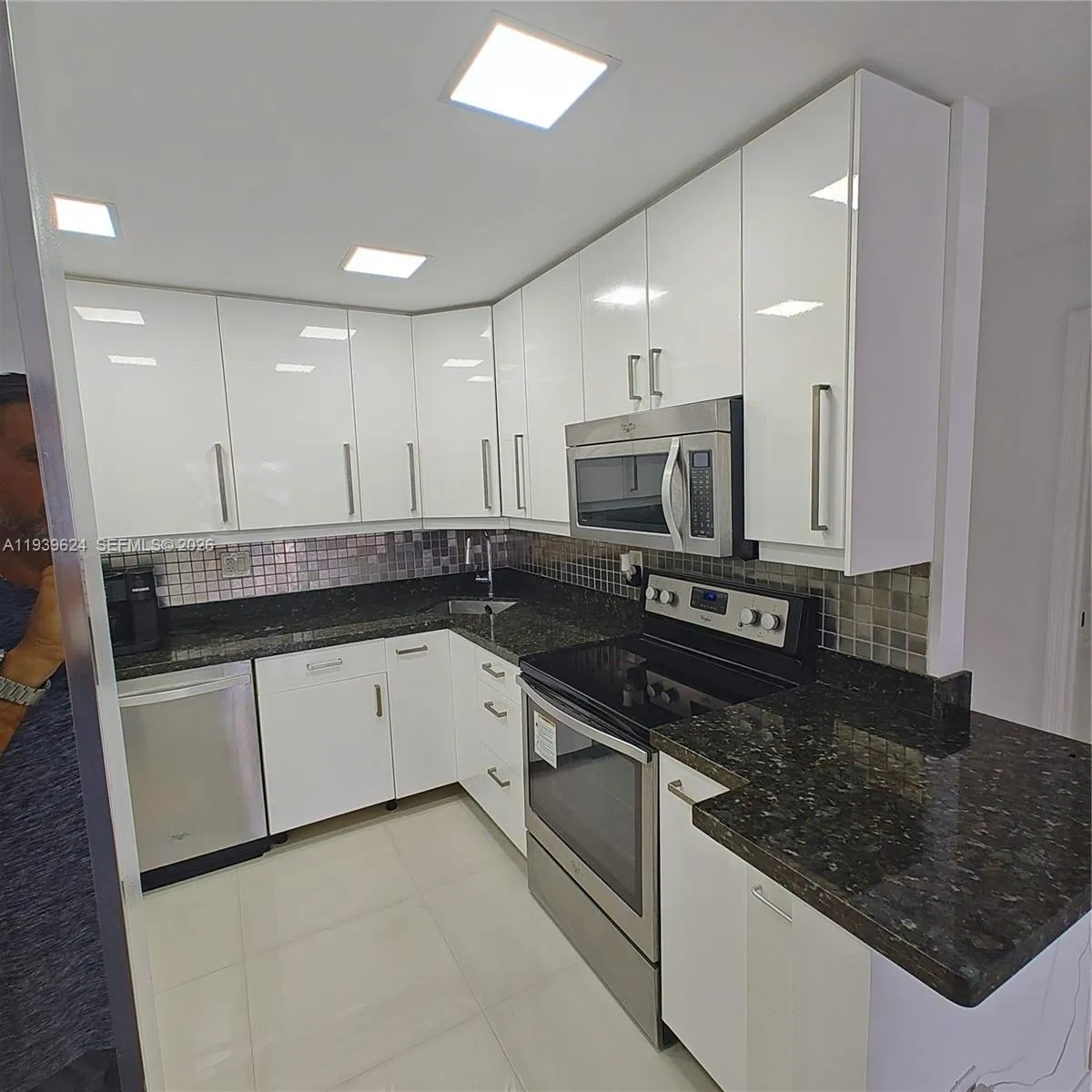 2750 NE 183rd St # 301, Aventura FL 33160