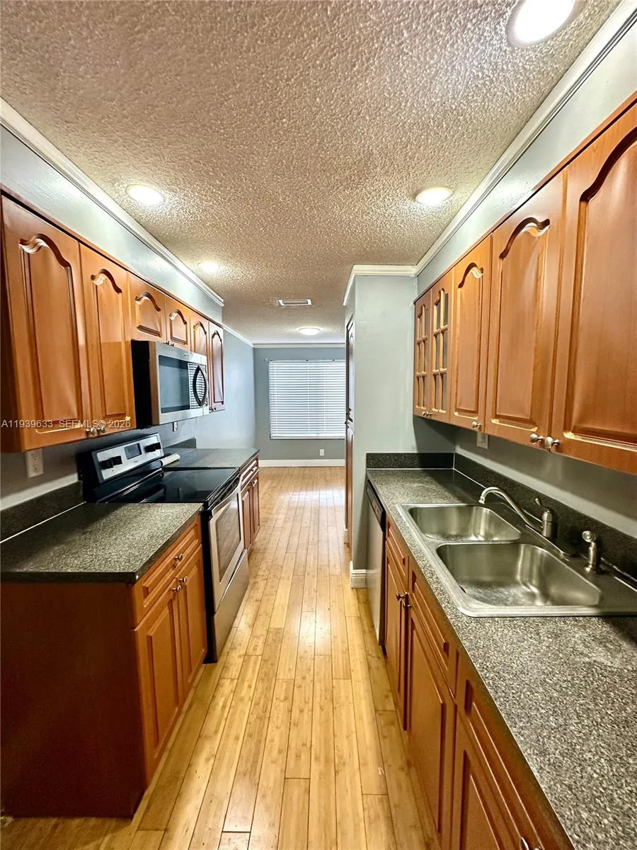 8253 NW 8th Pl # 2, Plantation FL 33324