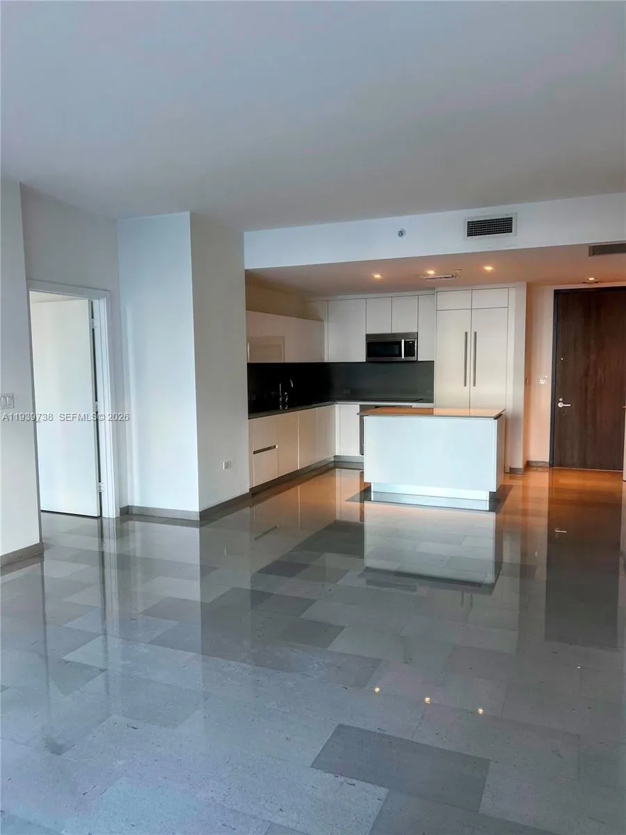 88 SW 7th St # 1205, Miami FL 33130