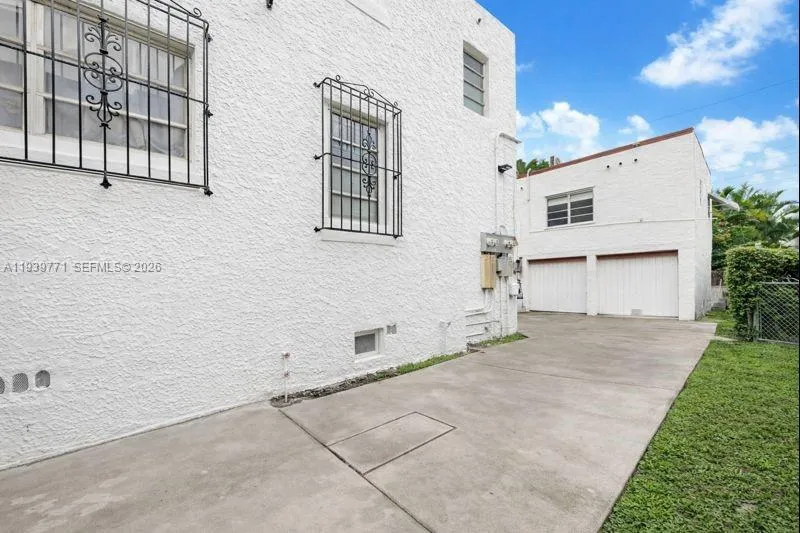 1736 SW 9th St, Miami FL 33135