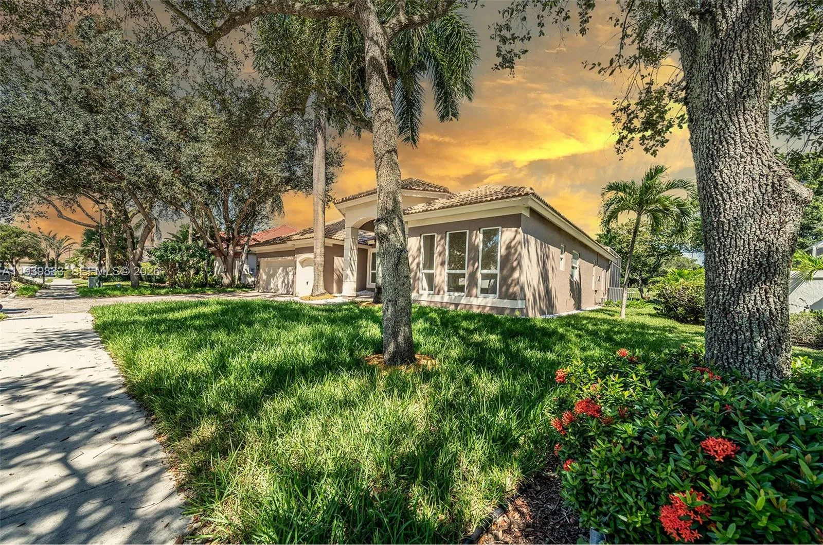 8041 Bermuda Point Ln, Davie FL 33328