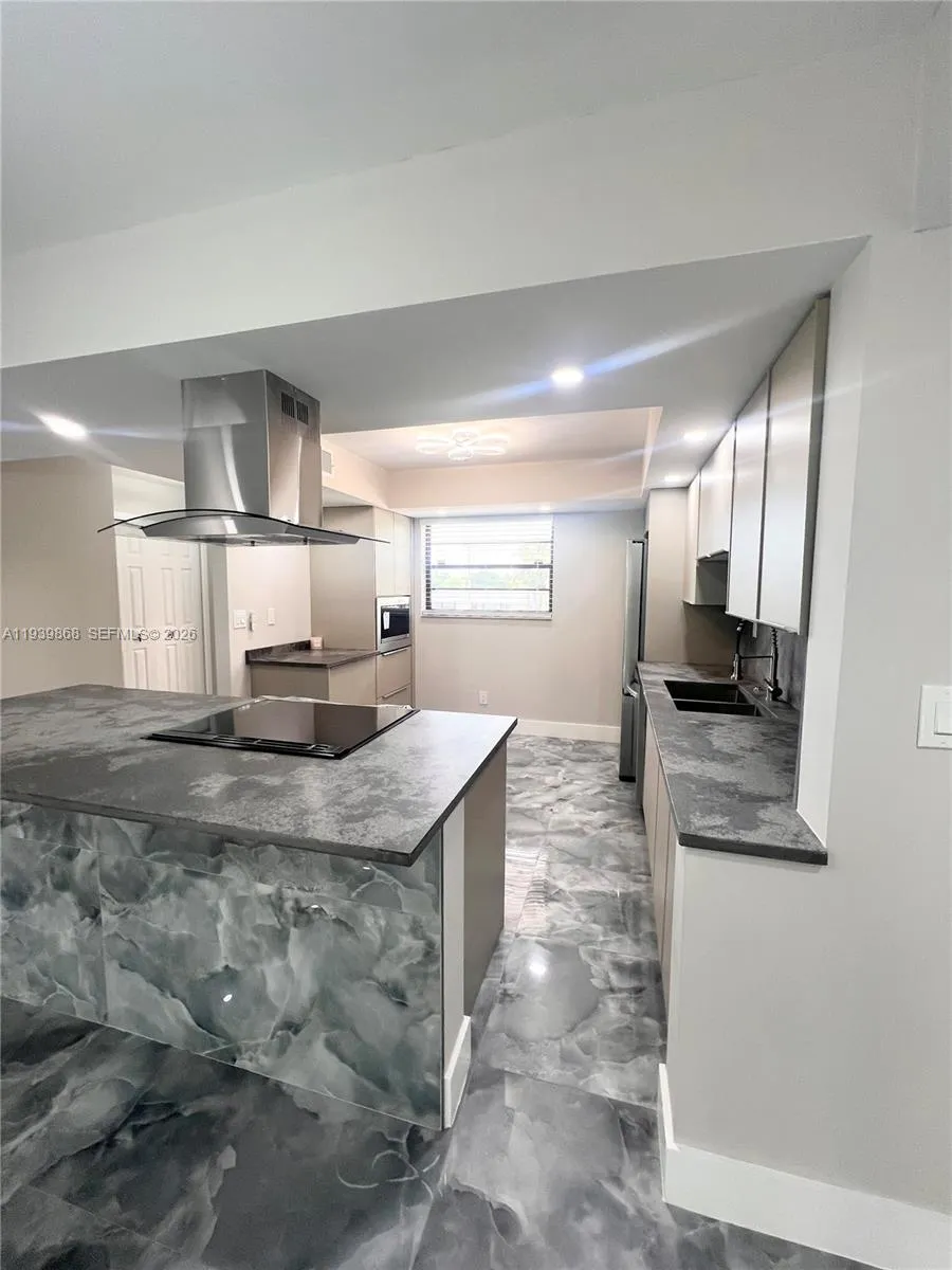 4930 E Sabal Palm Blvd # 206, Tamarac FL 33319