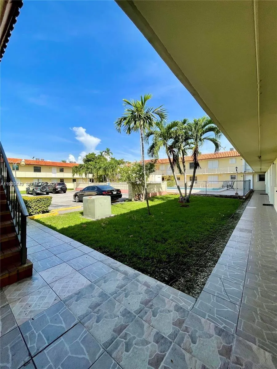8701 SW 12th St # 30, Miami FL 33174