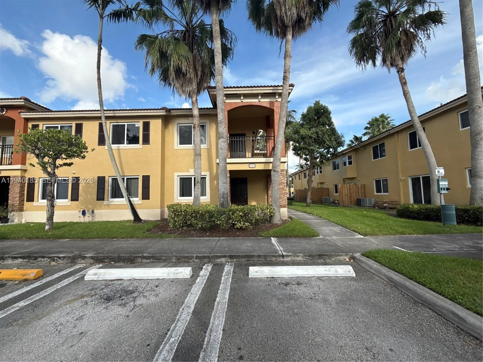 3 bedroom 2 bath for sale at 935 NE 33rd Terr # 104, Homestead FL 33033