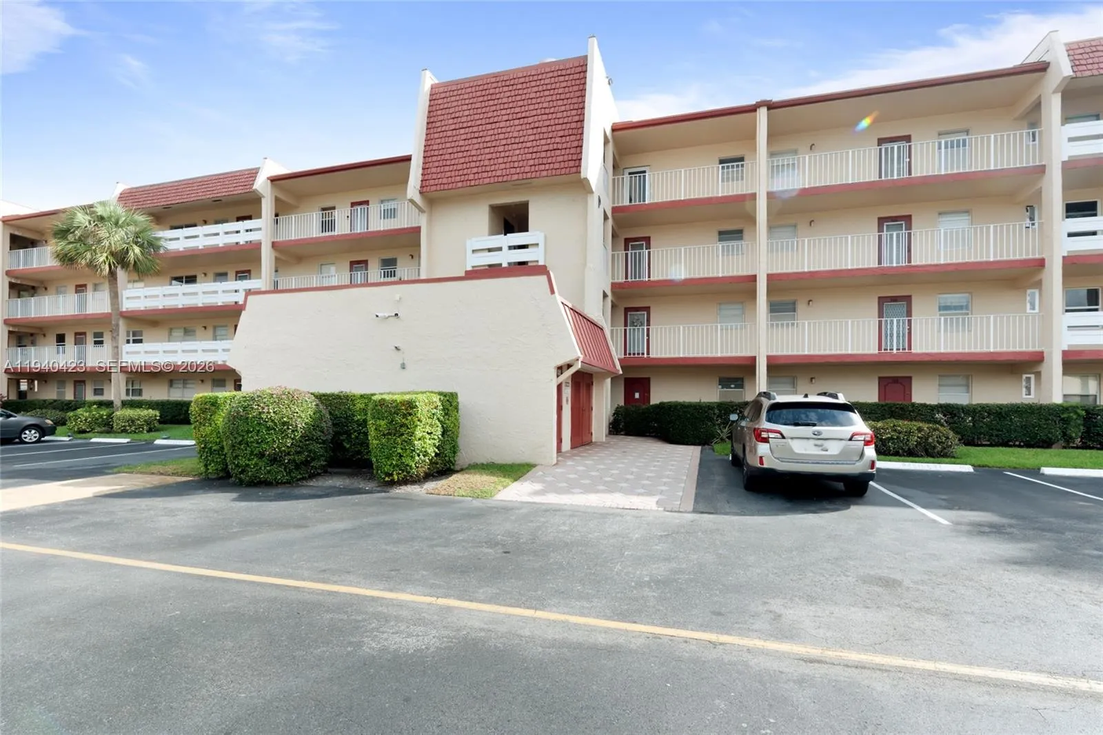 1020 Country Club Dr # 206, Margate FL 33063