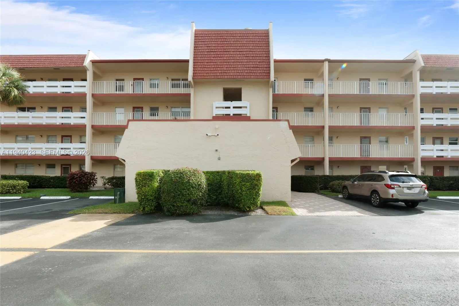 1020 Country Club Dr # 206, Margate FL 33063