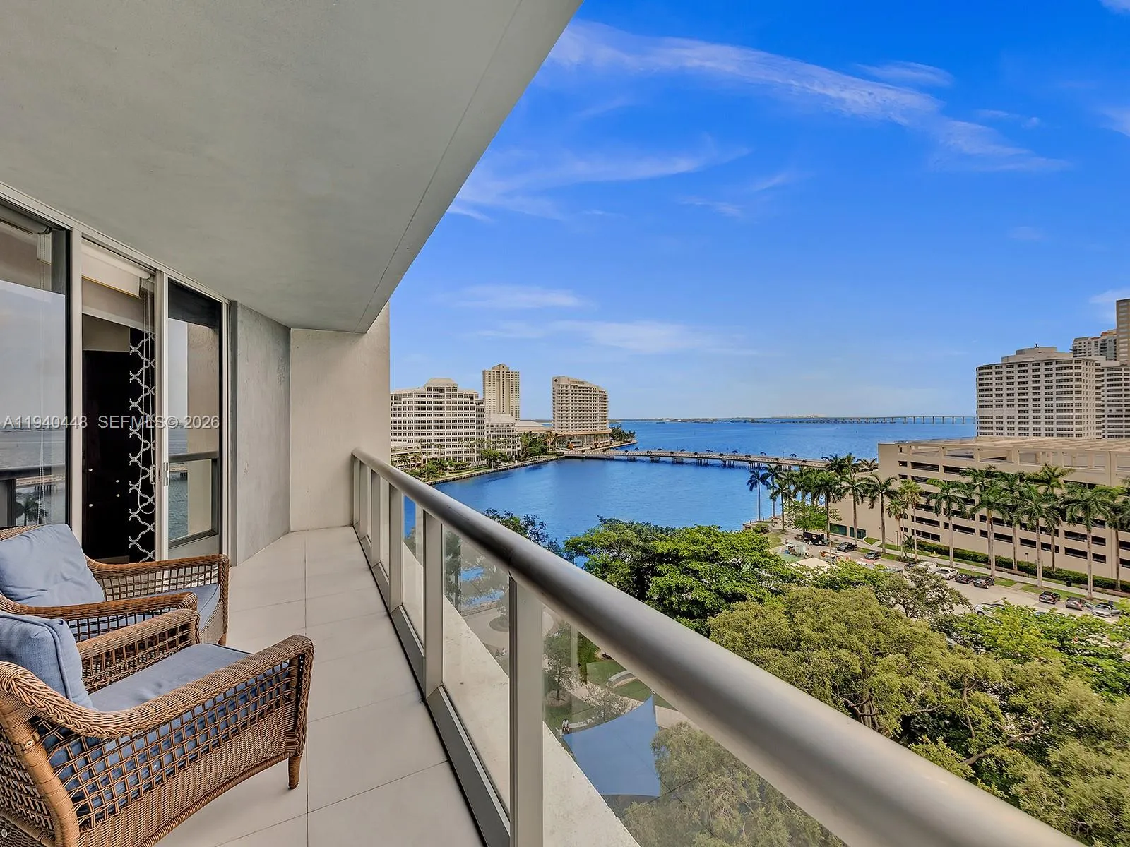 1 bedroom 1 bath for sale at 495 Brickell Ave # 1007, Miami FL 33131