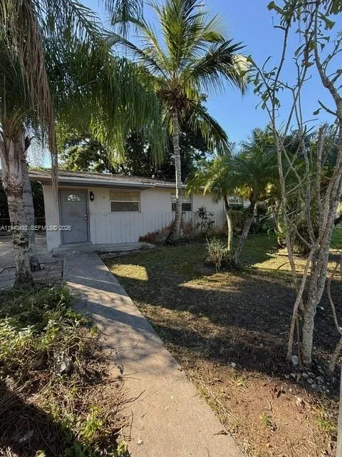 3 bedroom 1 bath for sale at 655 SW 6th Ter, Florida City FL 33034