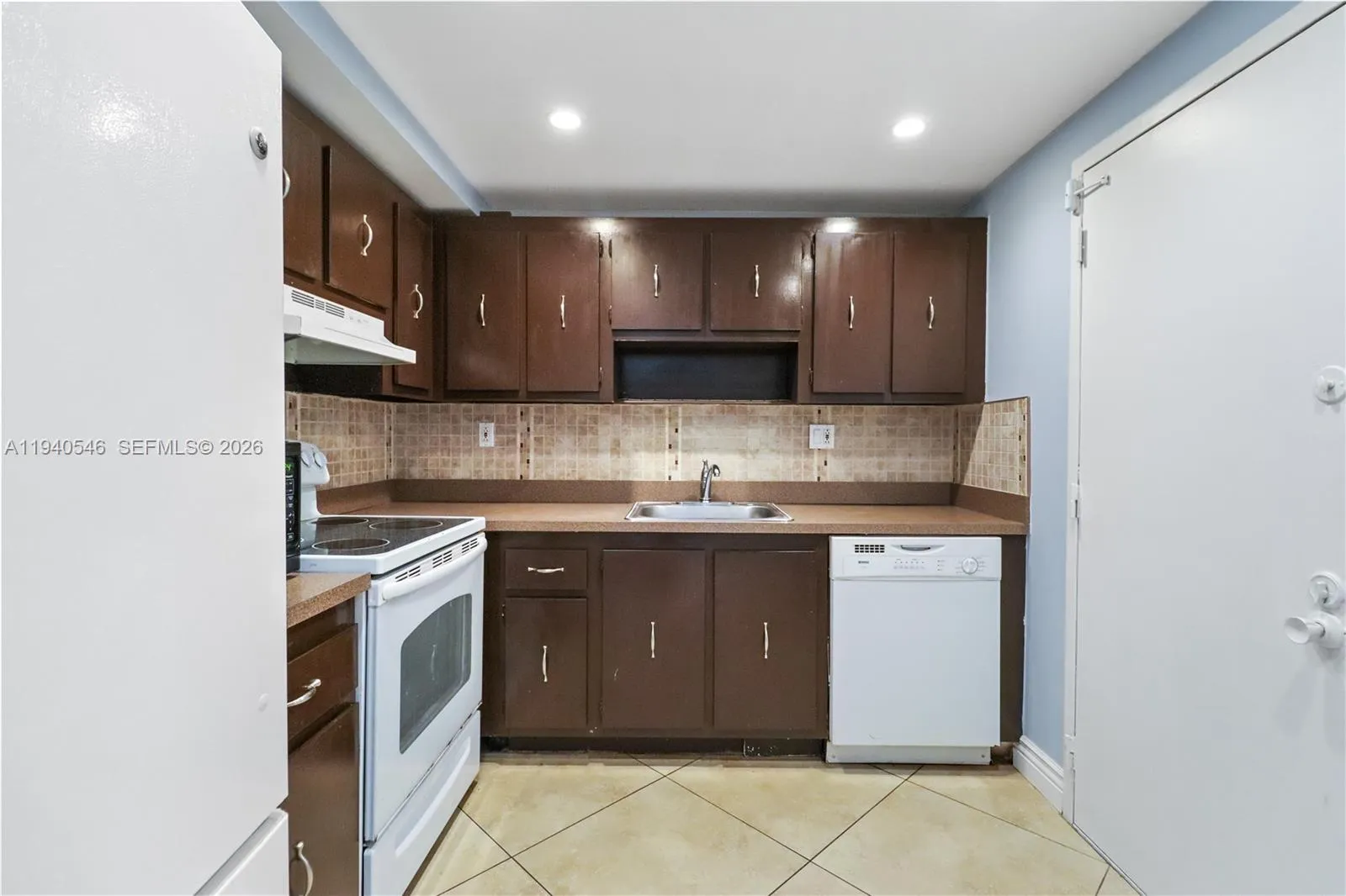 600 Three Islands Blvd # 519, Hallandale Beach FL 33009