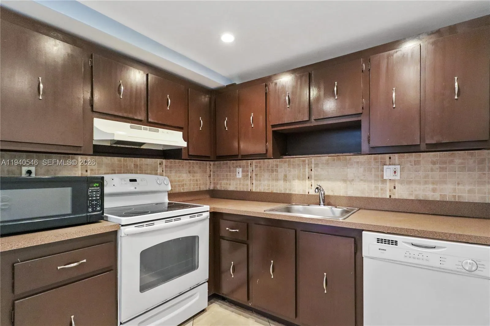 600 Three Islands Blvd # 519, Hallandale Beach FL 33009