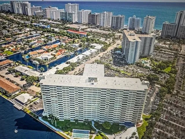 2 bedroom 2 bath for sale at 3200 NE 36th St # 321, Fort Lauderdale FL 33308