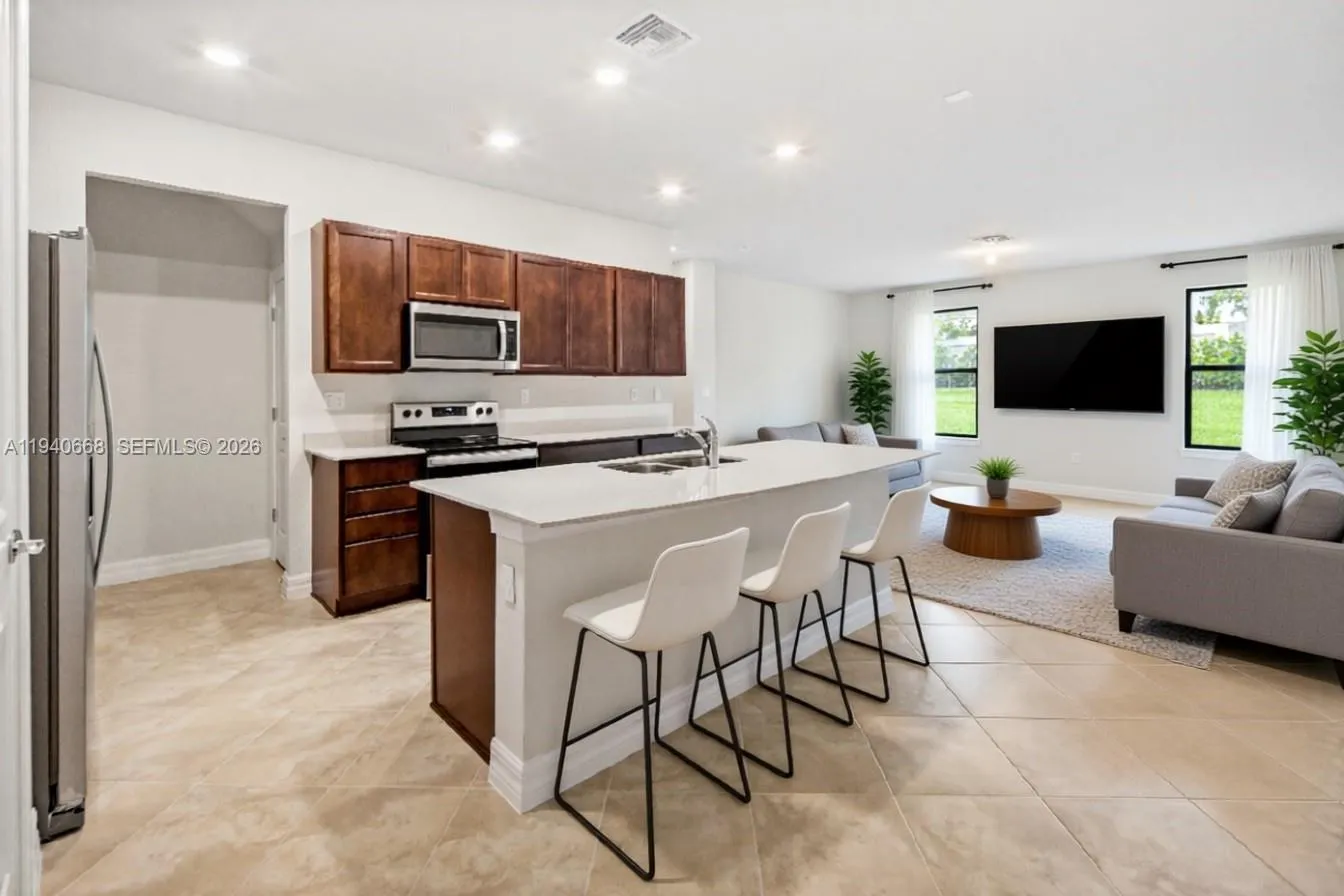 3 bedroom 2 bath for sale at 4488 E Appleton Cir E, Oakland Park FL 33309
