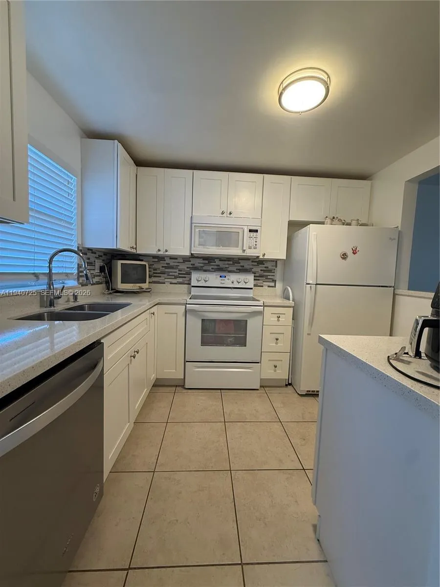 1 bedroom 1 bath for sale at 9540 Sunrise Lakes Blvd # 208, Sunrise FL 33322