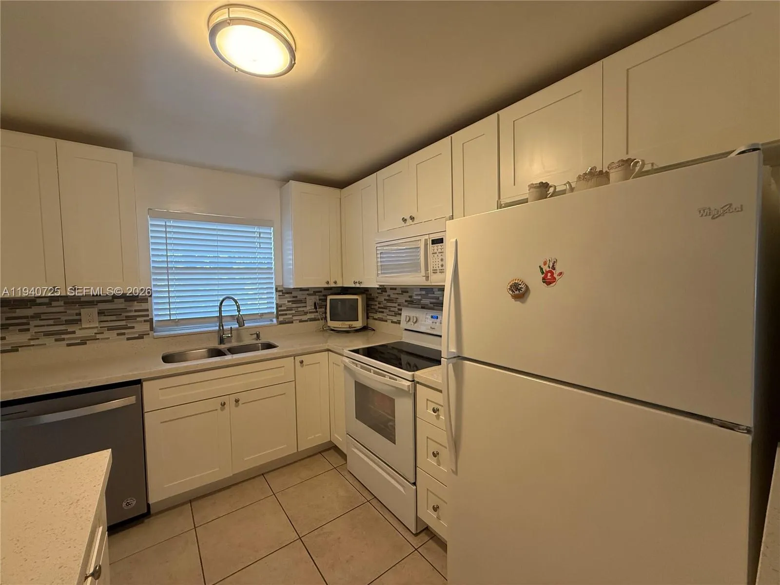 9540 Sunrise Lakes Blvd # 208, Sunrise FL 33322