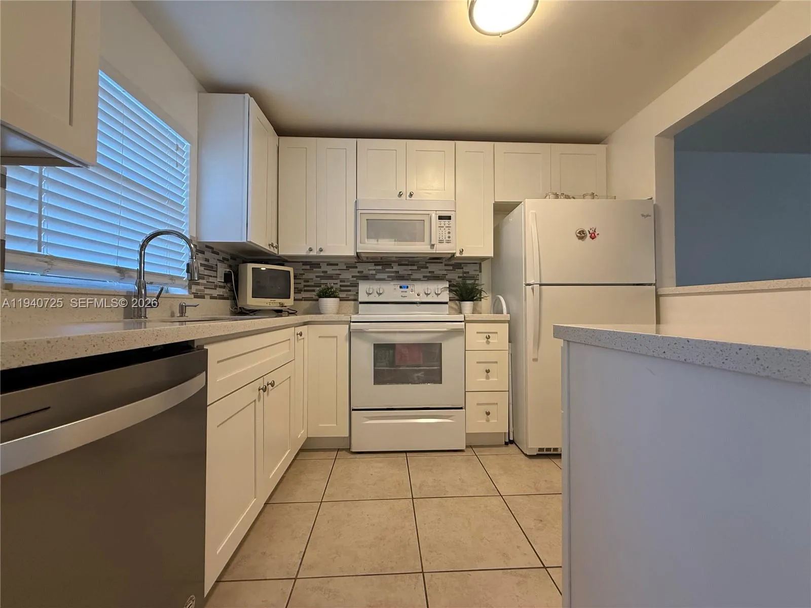9540 Sunrise Lakes Blvd # 208, Sunrise FL 33322