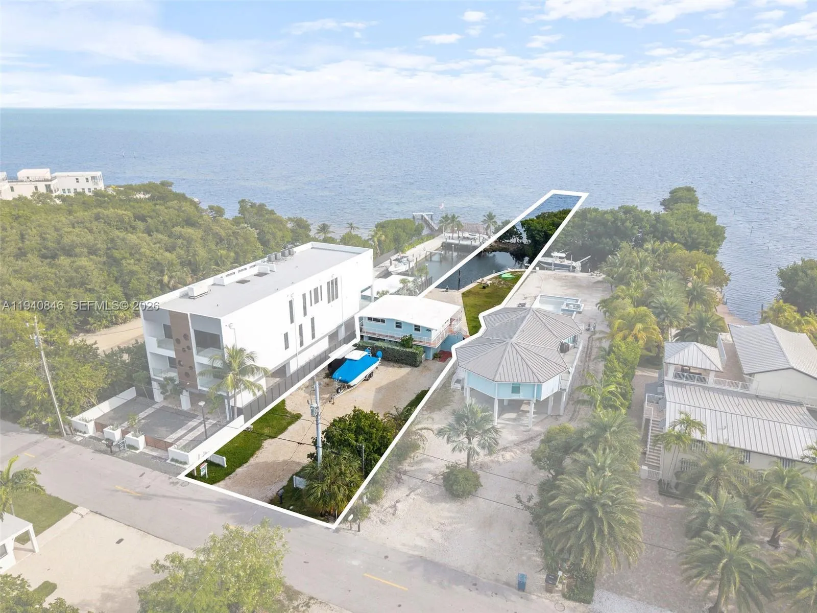 4 bedroom 2 bath for sale at 127 Seaside Ave, Key Largo FL 33037